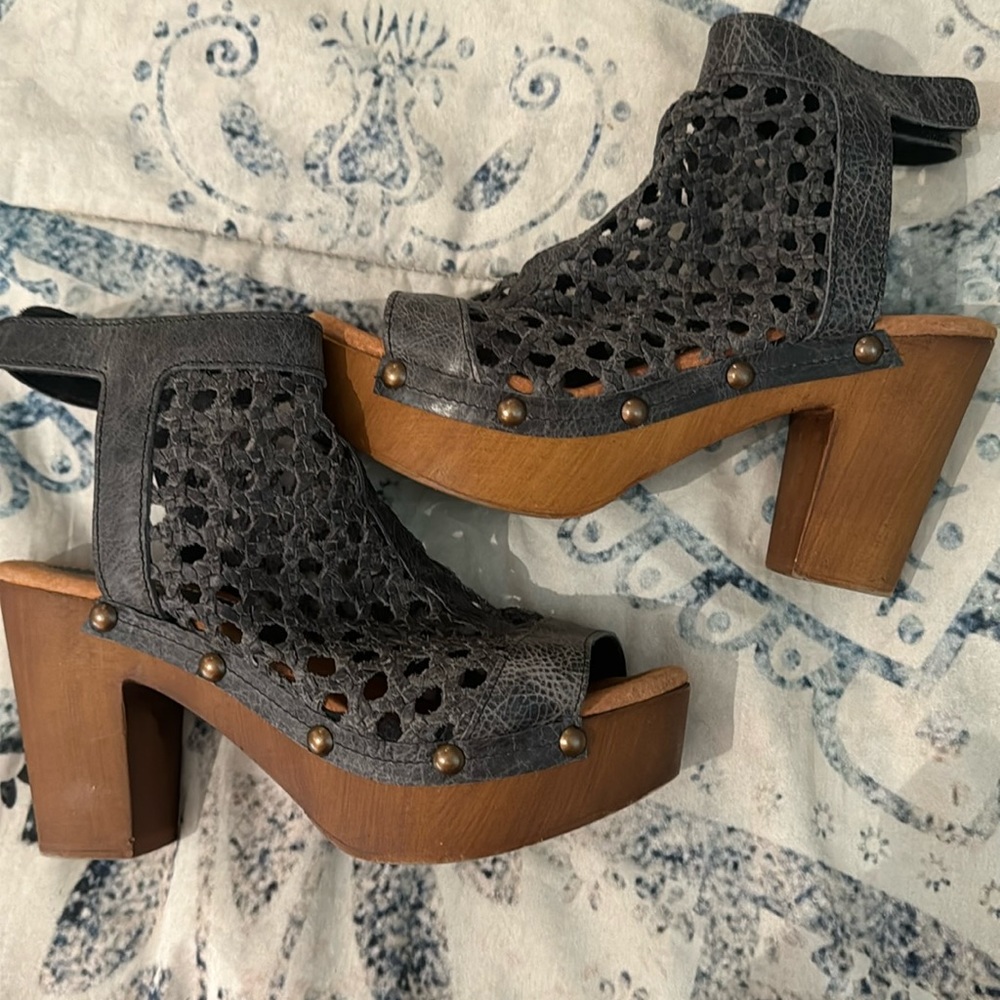 SBICCA OUTLAST HEEL from the vintage collection European size 39.